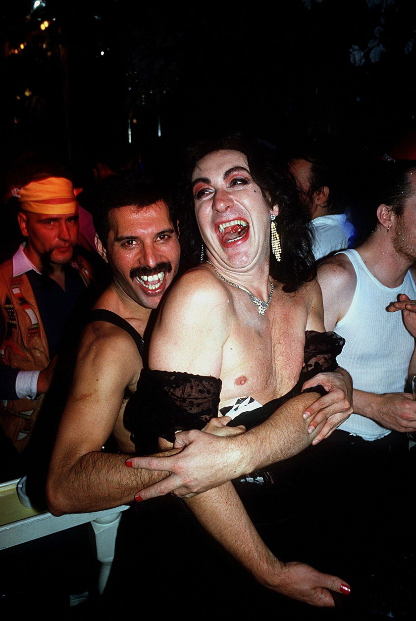 Freddie Mercury na imprezie