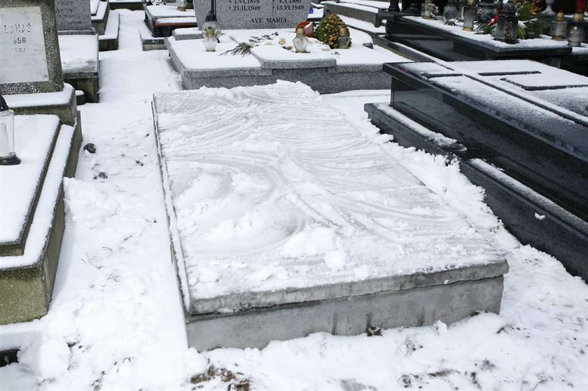 Ukradli grób mamusi. Skandal na cmentarzu w Wałbrzychu