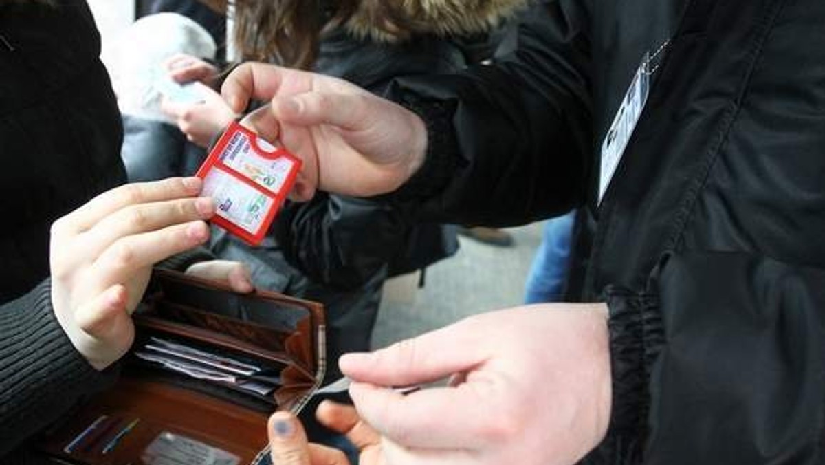 Na gapowiczów padł blady strach po tym jak odbyła się pierwsza licytacja przedmiotów należących do osób, które nie opłaciły kary za brak biletu.