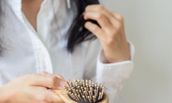 Leki na wypadanie włosów - prosty sposób na pozbycie się wstydliwego problemu