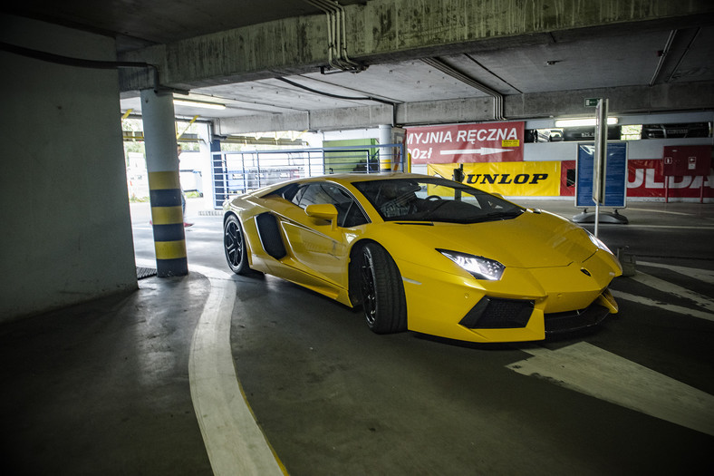 Lamborghini Aventador Coupe vs. Porsche 911 Tubo Cabrio