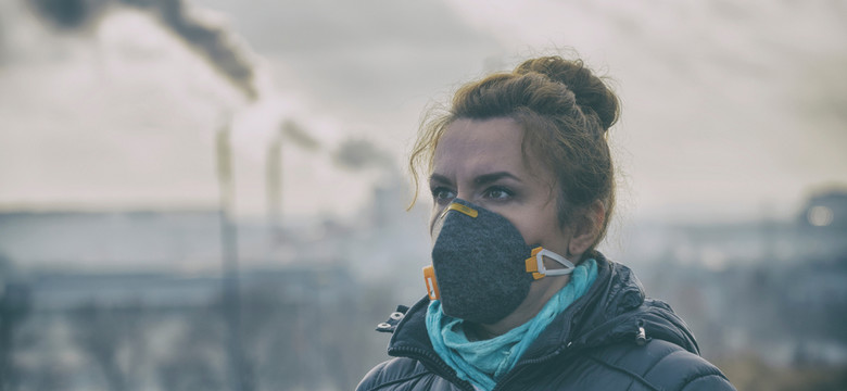 Maski antysmogowe nie chronią nas przed zanieczyszczeniami. Niepokojące wyniki kontroli UOKiK