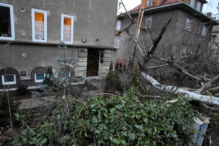 Huragan Ksawery przechodzi nad Polską