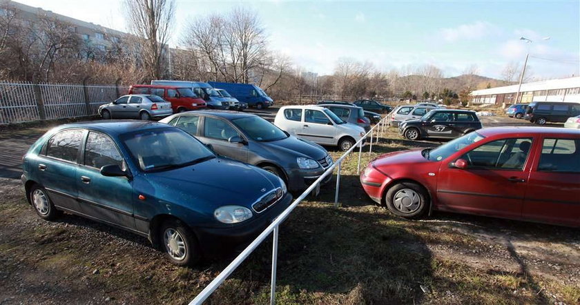 Zabierają parkingi na Żabiance