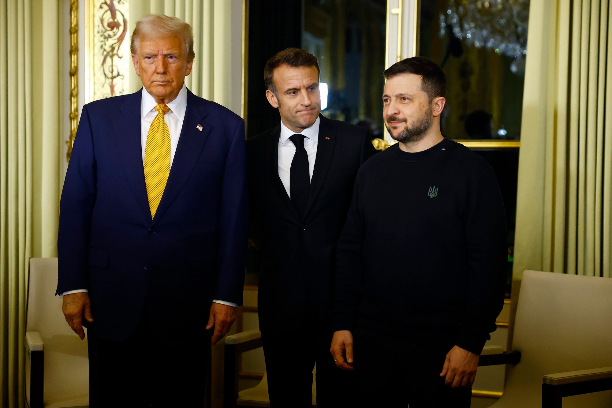 Americký prezident Donald Trump, francúzsky prezident Emmanuel Macron a ukrajinský prezident Volodymyr Zelenskyj.