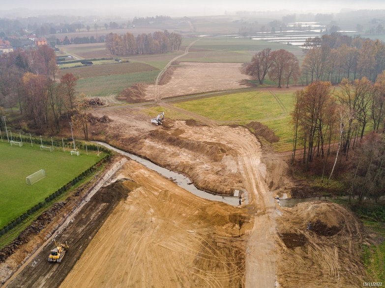 Budowa drogi ekspresowej S-1 - odcinek Dankowice - węzeł Suchy Potok - zdjęcia z drona - 15.11.2022 - autor: GDDKiA