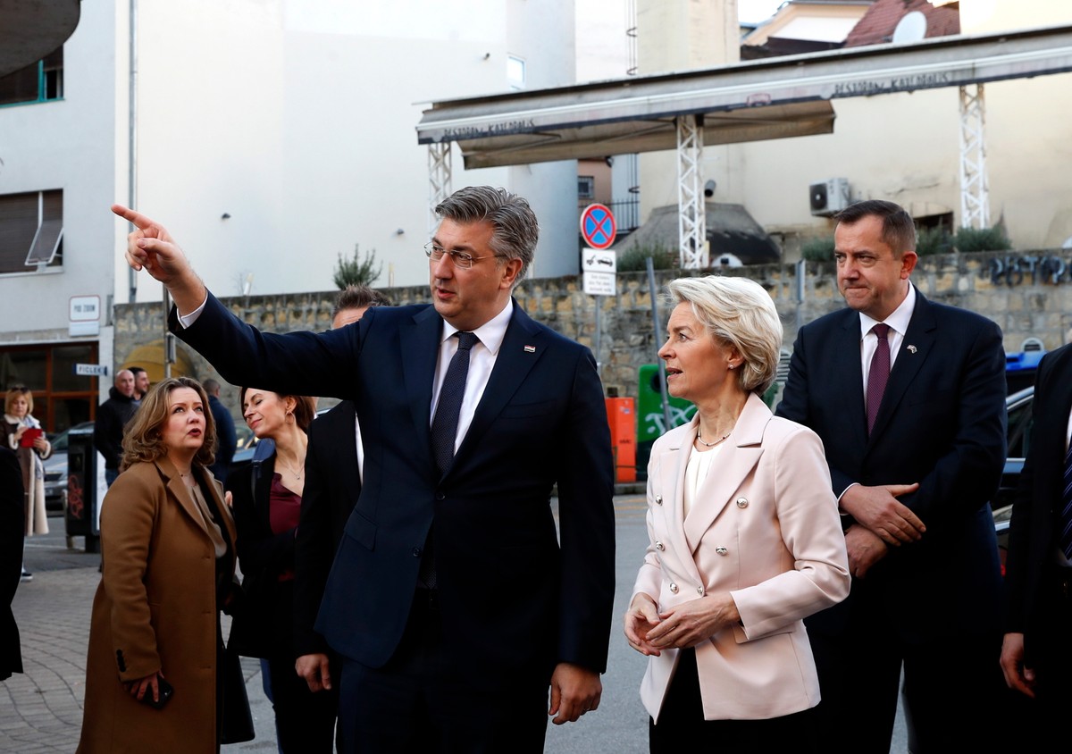 Szefowa KE Ursula von der Leyen i premier Chorwacji Andrej Plenkovic w Zagrzebiu