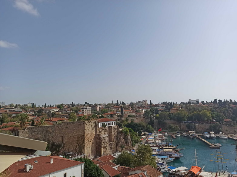 Widok na Morze Śródziemne z centrum Antalyi
