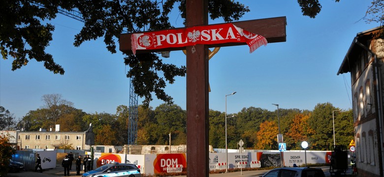 Policja krąży po Wrocławiu, nawołuje do ewakuacji. Domy musi opuścić 6 tysięcy osób