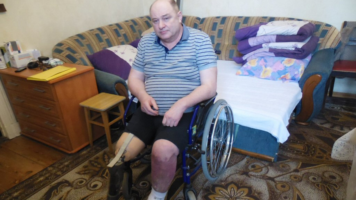 Dopiero po pięciu latach zapadł prawomocny wyrok w sprawie nieszczęśliwego wypadku, w którym Waldemar Juszczak stracił prawą nogę, a drugą ma sparaliżowaną. Poszkodowany prawie rok spędził w szpitalu, przeszedł aż 11 operacji, na dodatek w lecznicy zarażony został gronkowcem. Z tego powodu nie może przejść rehabilitacji w żadnym szpitalu, ani przychodni. Panu Waldemarowi nie udało się uzyskać również pełnego odszkodowania, o które się ubiegał.