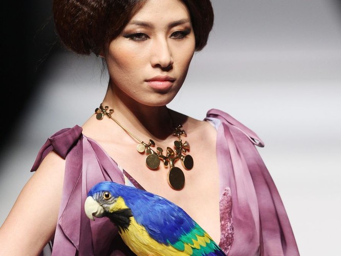 Propozycje projektantów z Chin na Chińskim Tygodniu Mody