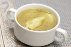 Zupa 'nic' królowała w PRL-u. Teraz wraca do łask. DWA PRZEPISY: tradycyjny i współczesny