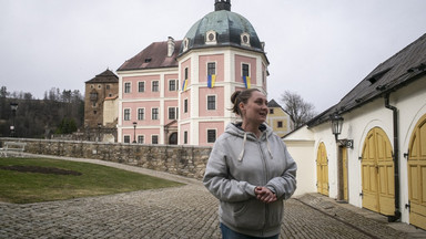 Ukraińskie "księżniczki" ukrywają się przed wojną w czeskim zamku