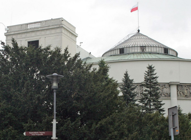 Sejm szykuje bat na urzędników