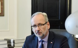 Niedzielski: Dziś mamy do czynienia z bardziej zakaźną mutacją wirusa