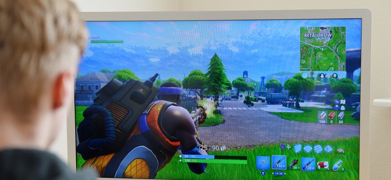 Grał w Fortnite'a. Przechodzień wezwał policję