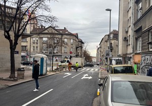 Radovi na ukidanju parkinga i proširenju saobraćajne trake u Cetinjskoj ulici od skretanja za Hilandarsku do raskrsnice sa Bulevarom despota Stefana