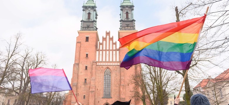 Manifa pod Katedrą. Feministki: Z ambon wzywa się do prześladowania uchodźców czy osób LGBT