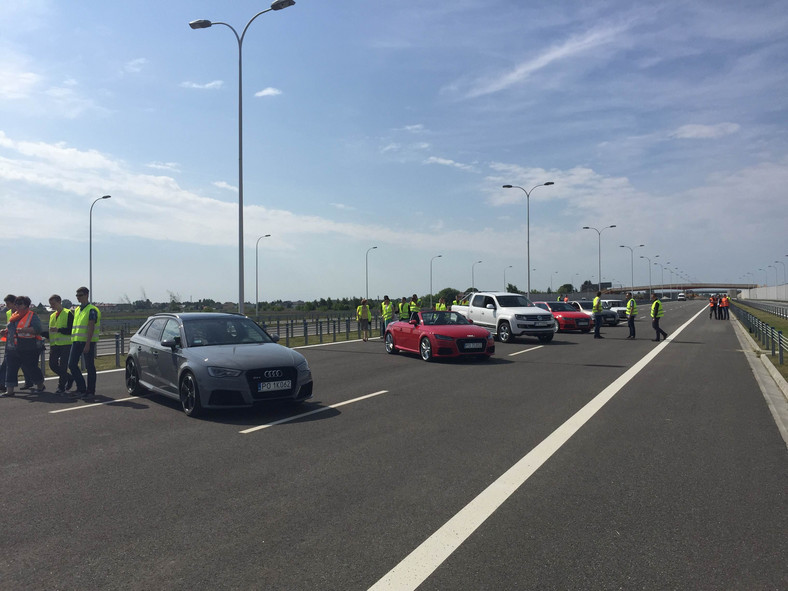 Niewidome dzieci poznają autostradę