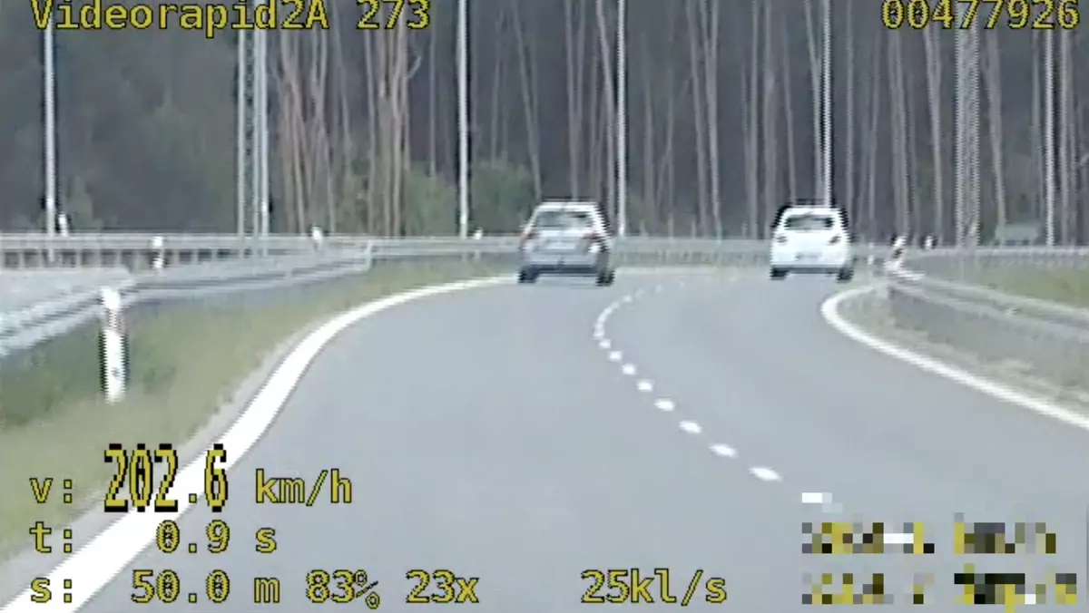 Jechał ponad 200 km/h, bo spieszył się po kwiaty dla mamy