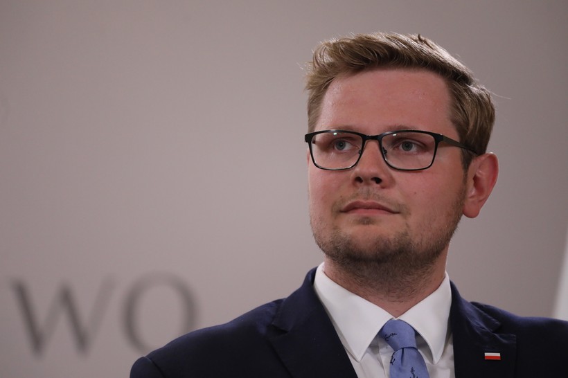 Woś: KPO to „ściema”, chodzi o wasalizację Polski - GazetaPrawna.pl