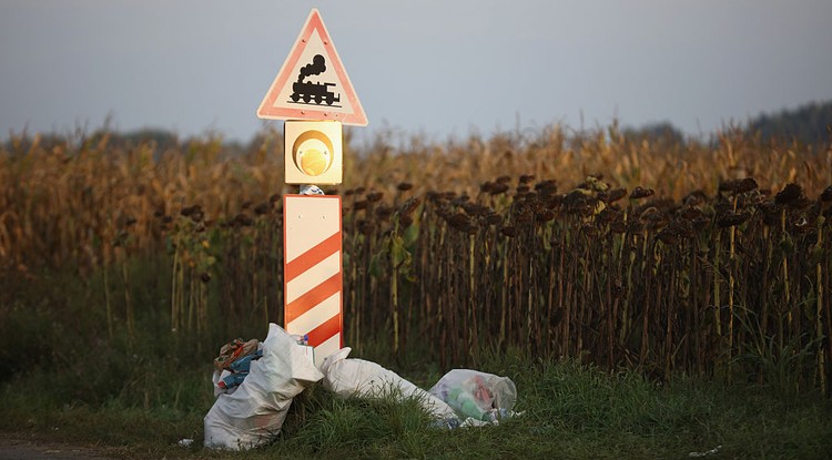 Szemét a szerb határ közelében, 2015-ben.