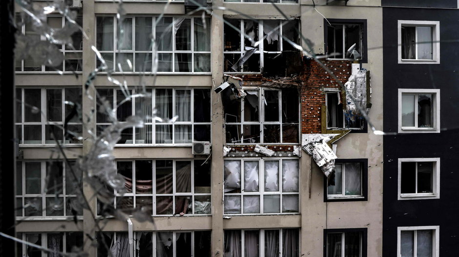 Zniszczony blok w Buczy — kwiecień 2022 r. 