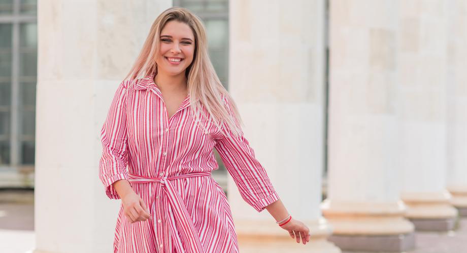 Sukienki plus size na lato. Te 3 fasony stylowo modelują sylwetkę