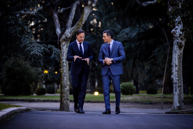 Premier Holandii Mark Rutte i premier Hiszpanii Pedro Sanchez