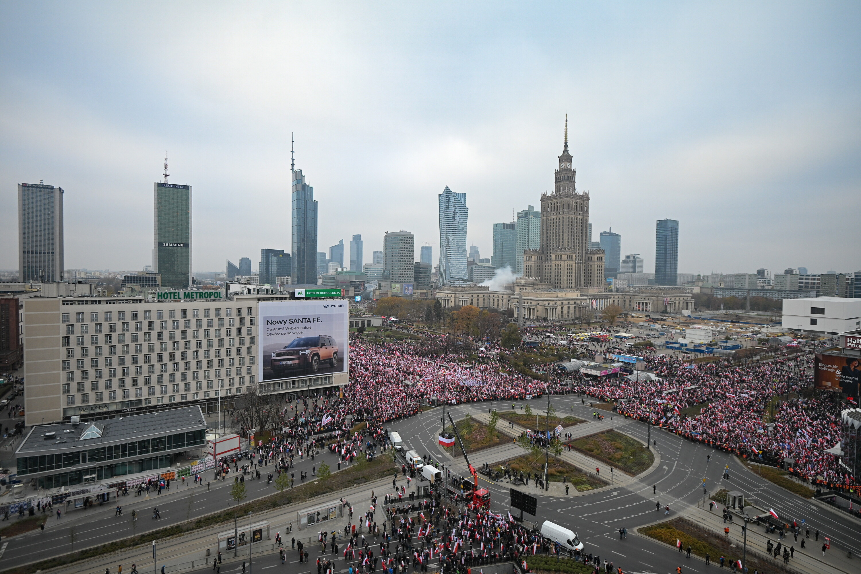 Warszawa dziś: zamknięte drogi i zmiany w komunikacji na 11 listopada