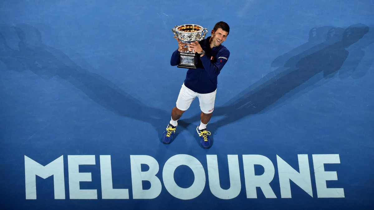 Serbski 28-latek w niedzielę w wielkim stylu po raz szósty w karierze wygrał Australian Open. Lider światowego rankingu pokonał Andy'ego Murraya 6:1, 7:5, 7:6 (3). Novak Djoković ma już na koncie 11 triumfów wielkoszlemowych. - Myślę, że mogę wygrać takie turnieje 17-krotnie - powiedział najlepszy tenisista globu.