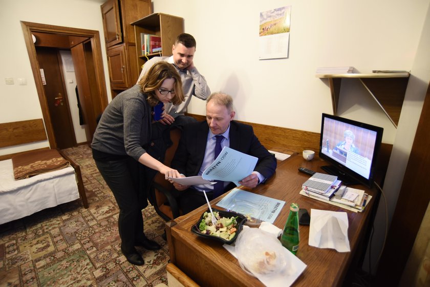 Ale się kompromitują! Żenująca kłótnia o pokoik w Sejmie