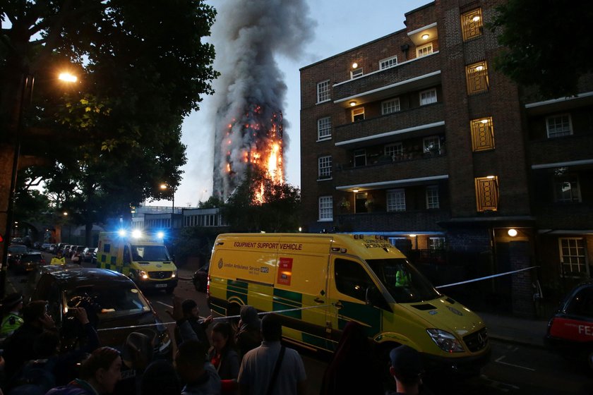 Spłonął apartamentowiec. "Ludzie skakali z okien, to było piekło"