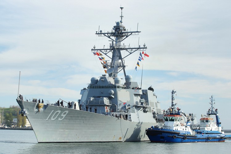 Służbę na okręcie USS Jason Dunham pełni ponad 300 marynarzy.
  <br><br>fot. (mgo) PAP/Piotr Wittman