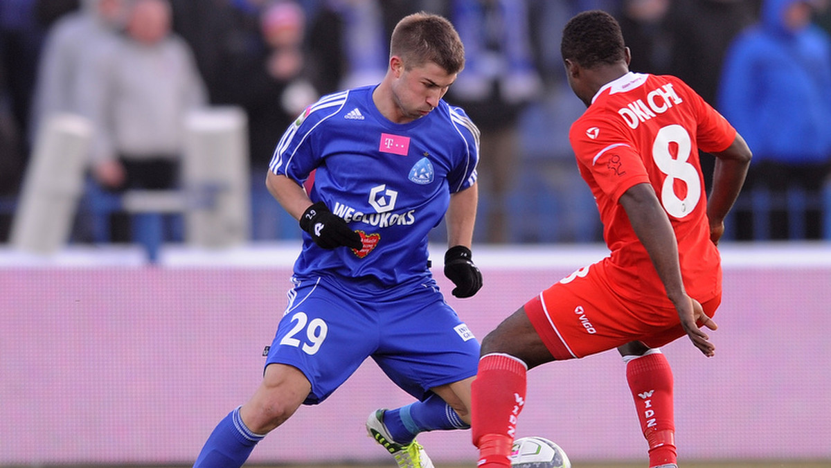 W 17. kolejce T-Mobile Ekstraklasy było sporo niespodzianek. Zawiedli wielcy faworyci. Lech Poznań i Legia Warszawa stracili punkty. Podobnie Górnik Zabrze. Niespodziewanie kolejne "oczka" dopisali do swojego dorobku piłkarze GKS-u Bełchatów i Podbeskidzia Bielsko-Biała. Wybraliśmy najlepszych piłkarzy tej serii spotkań. Oto jedenastka 17. kolejki według Eurosport.Onet.pl.