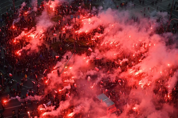 Rzecznik stowarzyszenia Marsz Niepodległości o zamieszkach: Prowokacyjna postawa policji. "To tłumaczenie chuliganów"