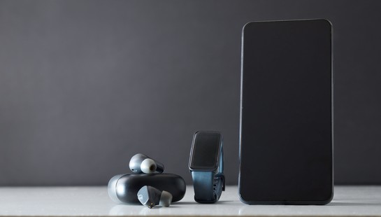 Przekroczone normy ołowiu w smartwatchach i słuchawkach – wyniki kontroli Inspekcji Handlowej