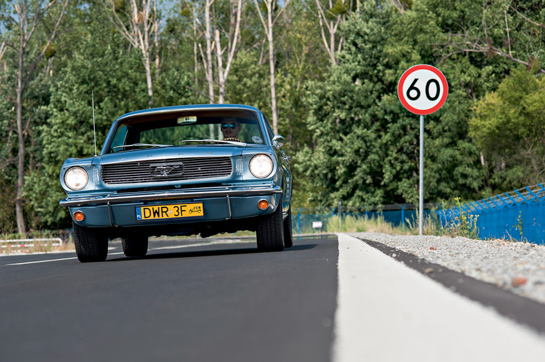 Ford Mustang Coupe 289 - galopujący klasyk