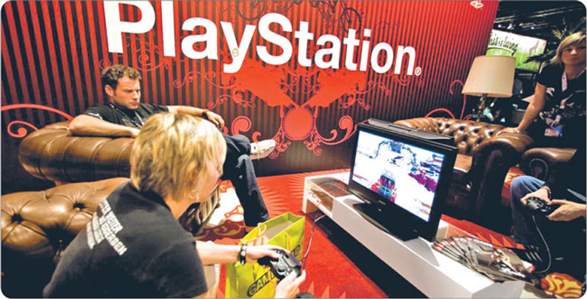 Po tak spektakularnym ataku hakerów na serwery firmy Sony, do którego doszło w połowie kwietnia, z pewnością pojawią się naśladowcy. Będą chcieli udowodnić, że też potrafią złamać nawet najlepsze zabezpieczenia koncernów Fot. Forum