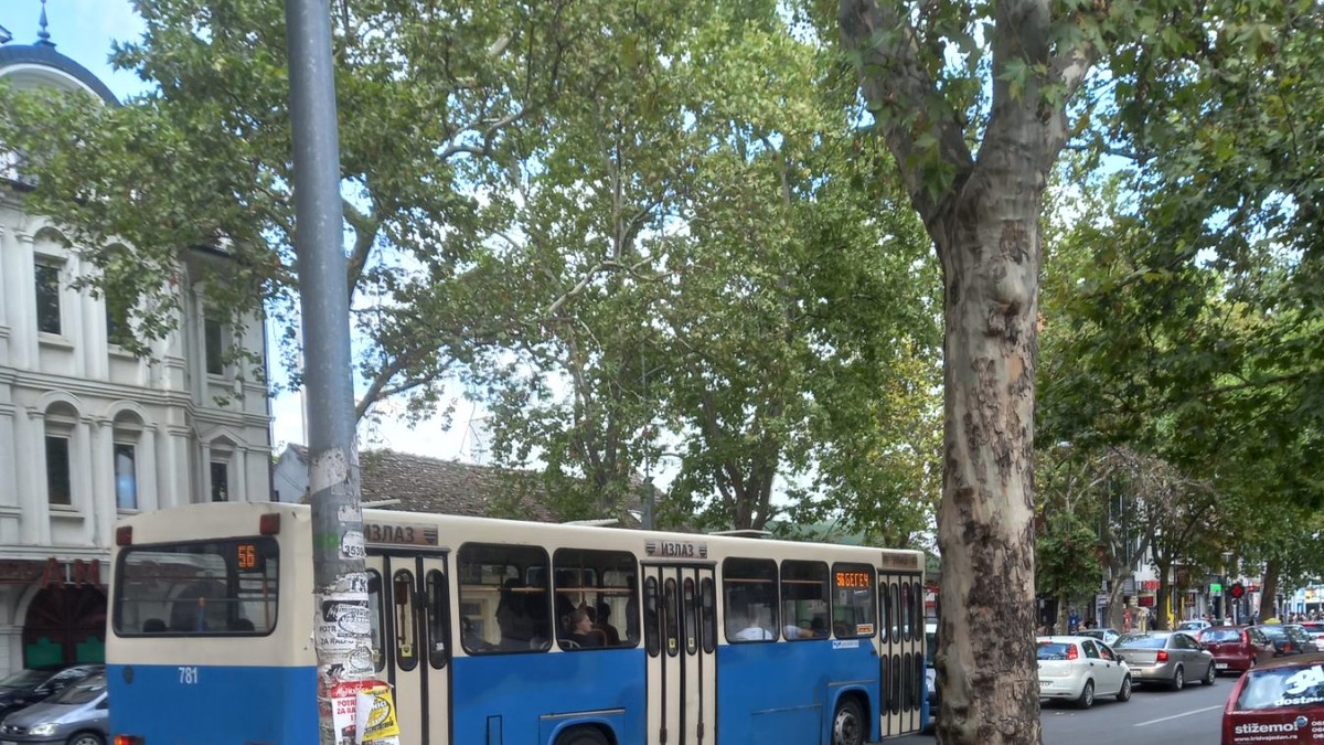 Devojčica (16) napadnuta u novosadskom autobusu, nepoznati mladići je UDARILI U GLAVU I STOMAK, pa izgurali napolje: Surovi TikTok trend ili golo nasilje?