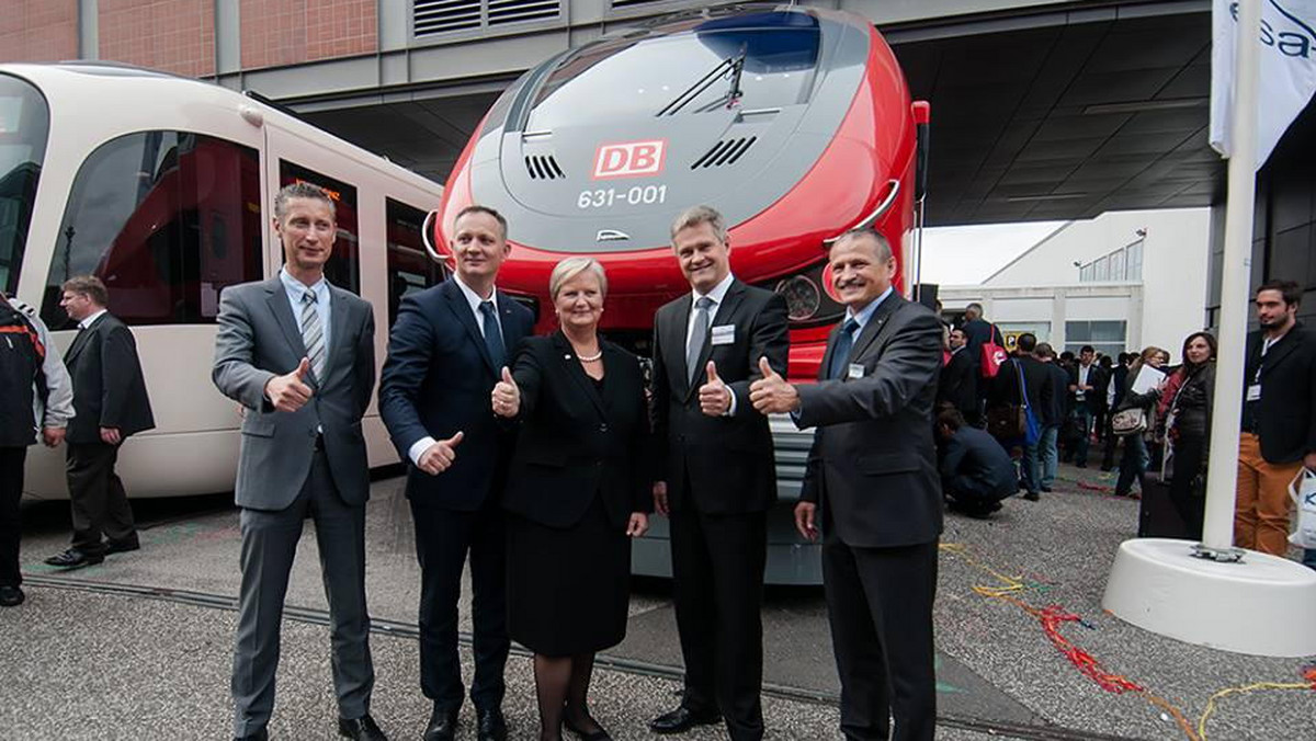 Bydgoska Pesa w środę podpisała kontrakt z Deutsche Bahn (DB) na dostawę 26 trójczłonowych zespołów trakcyjnych Link dla kolei w Bawarii o wartości około 100 mln zł - poinformował szef PR fabryki Maciej Grześkowiak.