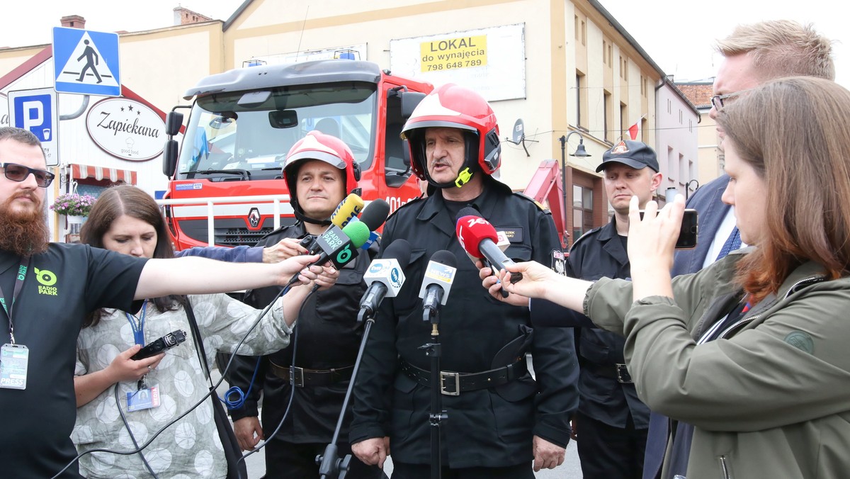 W gruzowisku domu, gdzie wczoraj wieczorem doszło do eksplozji gazu, nie ma zasypanych ludzi - powiedział na dzisiejszej konferencji prasowej w Kędzierzynie-Koźlu komendant główny Państwowej Straży Pożarnej Leszek Suski.