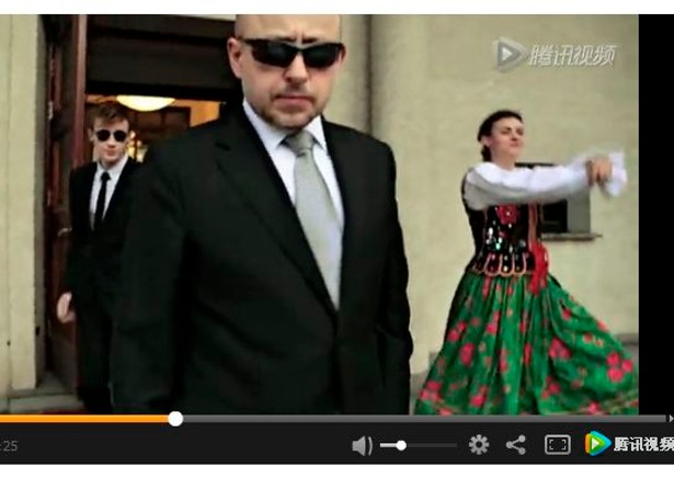 Ambasador promuje Polskę w Chinach, tańcząc Gangnam Style