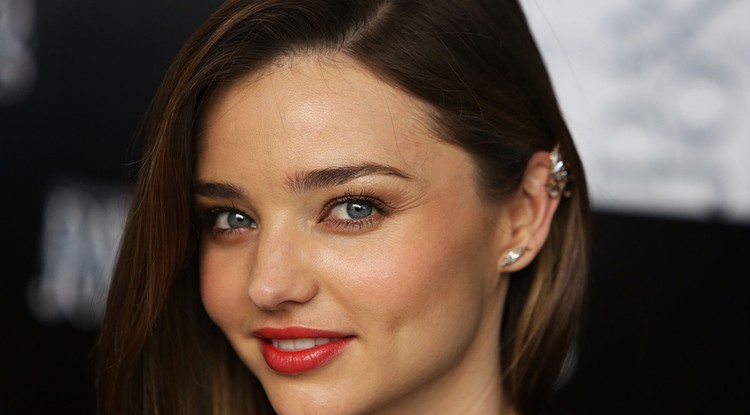 Miranda Kerr megvillantotta terhes pocakját