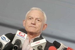 Miller krytykuje Sienkiewicza: Policjanci mają prawo do dobrego dowodzenia. A tu było niedołęstwo!