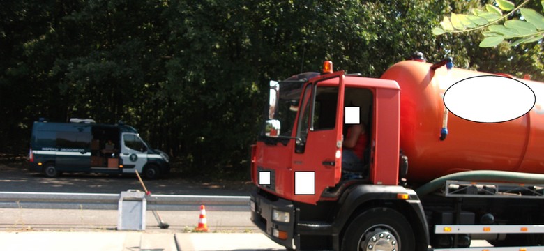 Pijany kierowca uciekał szambiarką