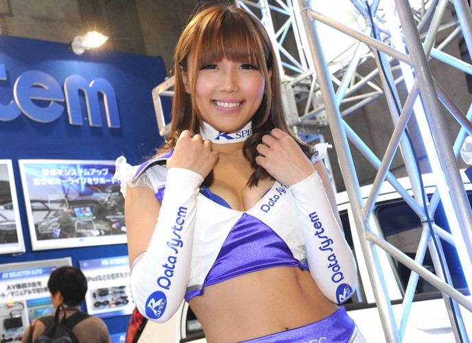 Salon samochodowy w Tokio - dziewczyny