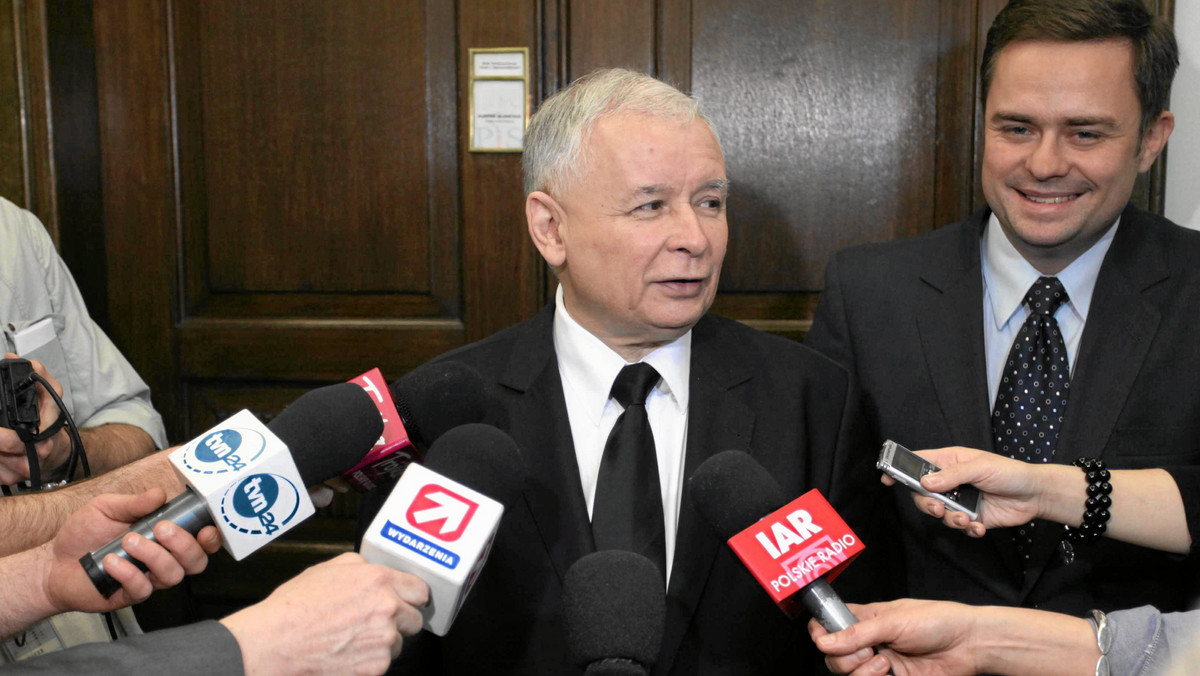 - Z powodu infekcji Jarosław Kaczyński nie weźmie udziału w dzisiejszej części kongresu PiS - poinformował rzecznik partii Adam Hofman. Wyraził nadzieję, że prezes PiS będzie mógł uczestniczyć w sobotniej i niedzielnej części kongresu.