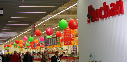 Dobrali się do Auchan. Z powodu 500+