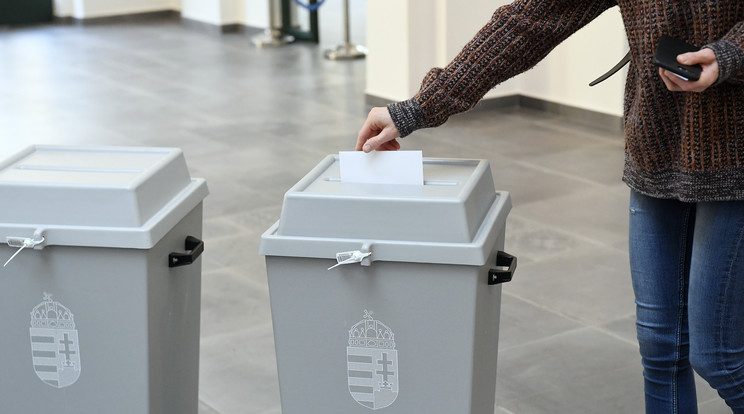 Elveszítheti többségét az ellenzék Kőbányán, a bíróság ugyanis a szavazatok újraszámolását rendelte el az egyik egyéni választókerületben /Fotó: MTI/Koszticsák Szilárd